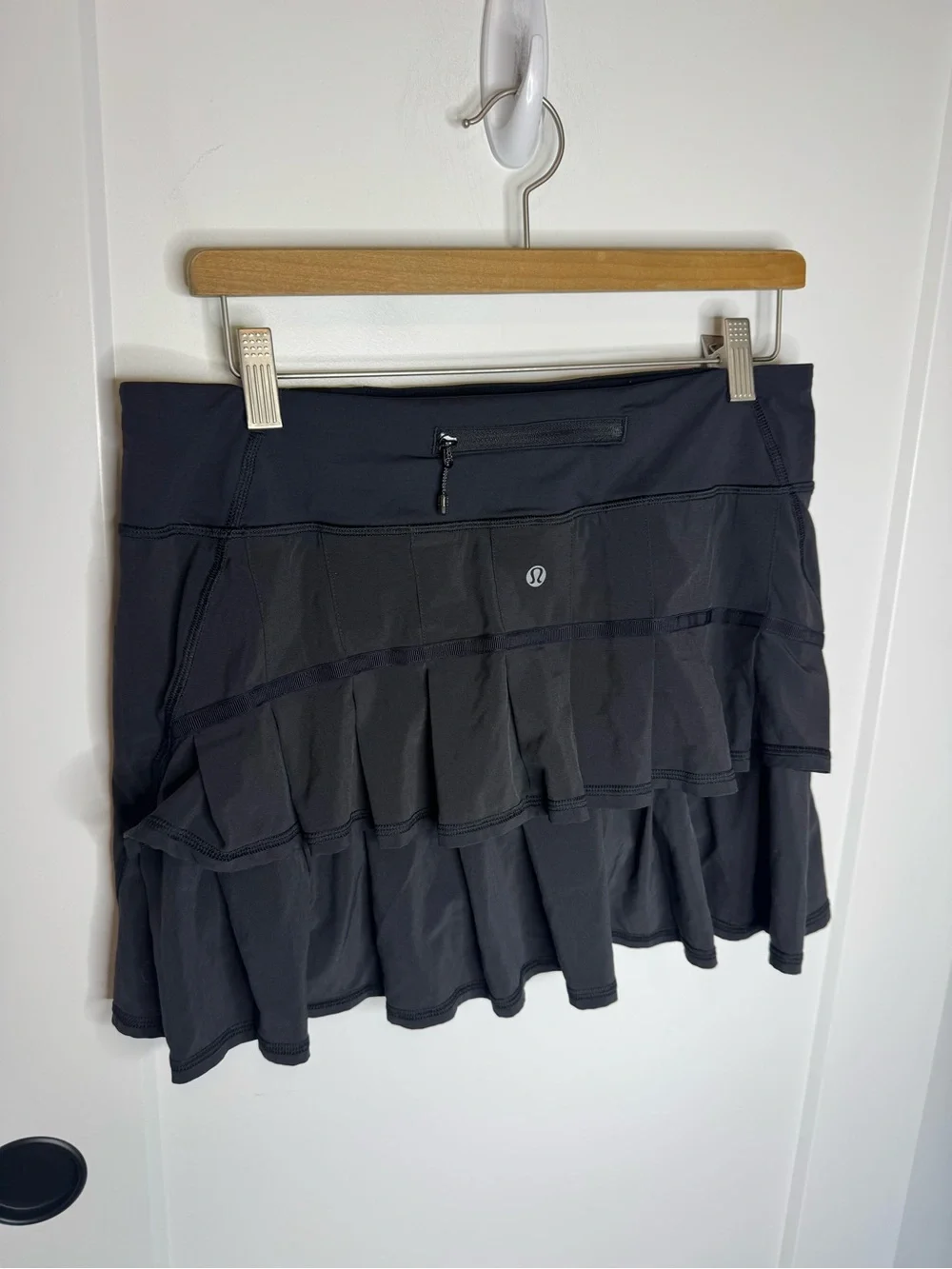 Lululemon Run Pace Setter Skirt Black Pleated Tennis Skort Mini Size 8
